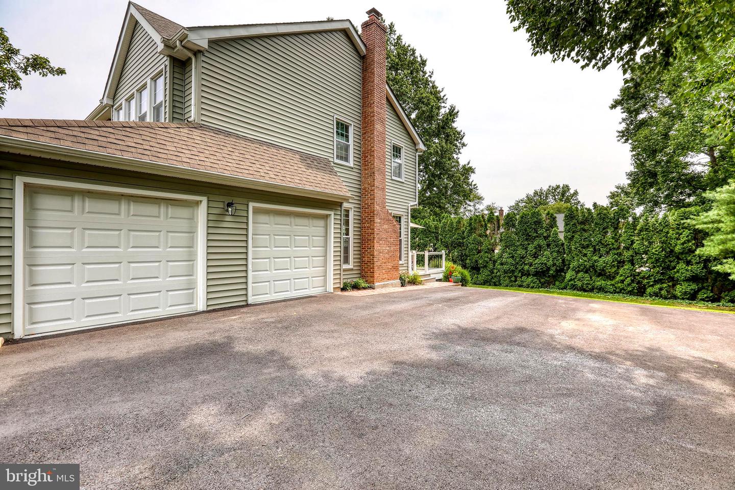 451 Knollbrook Dr Property Photo 4