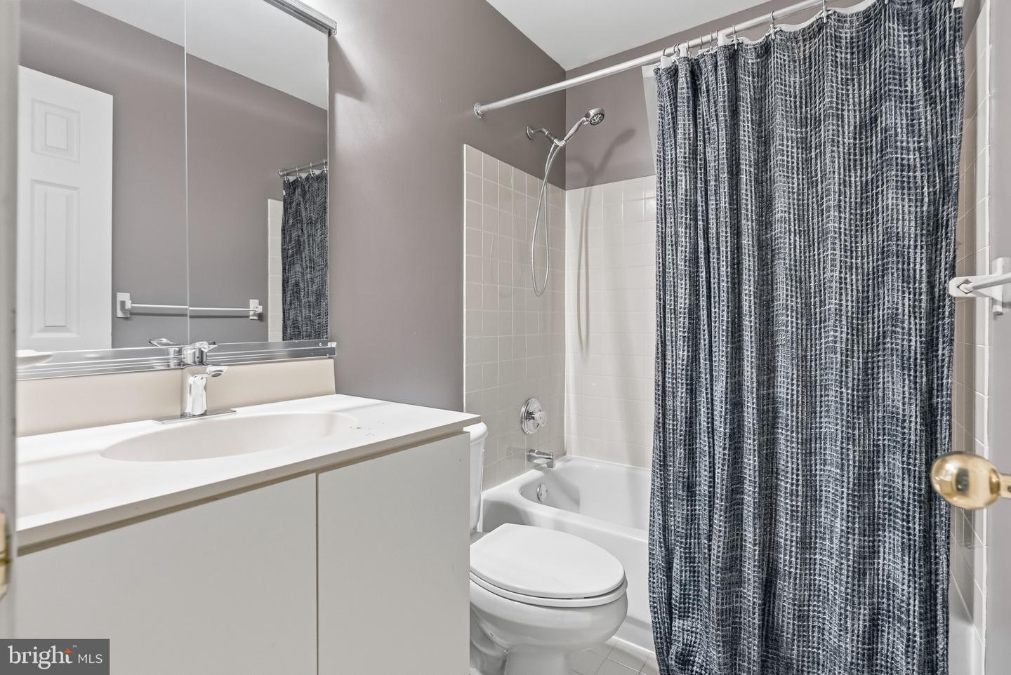2310 Sandhurst Dr Property Photo 40