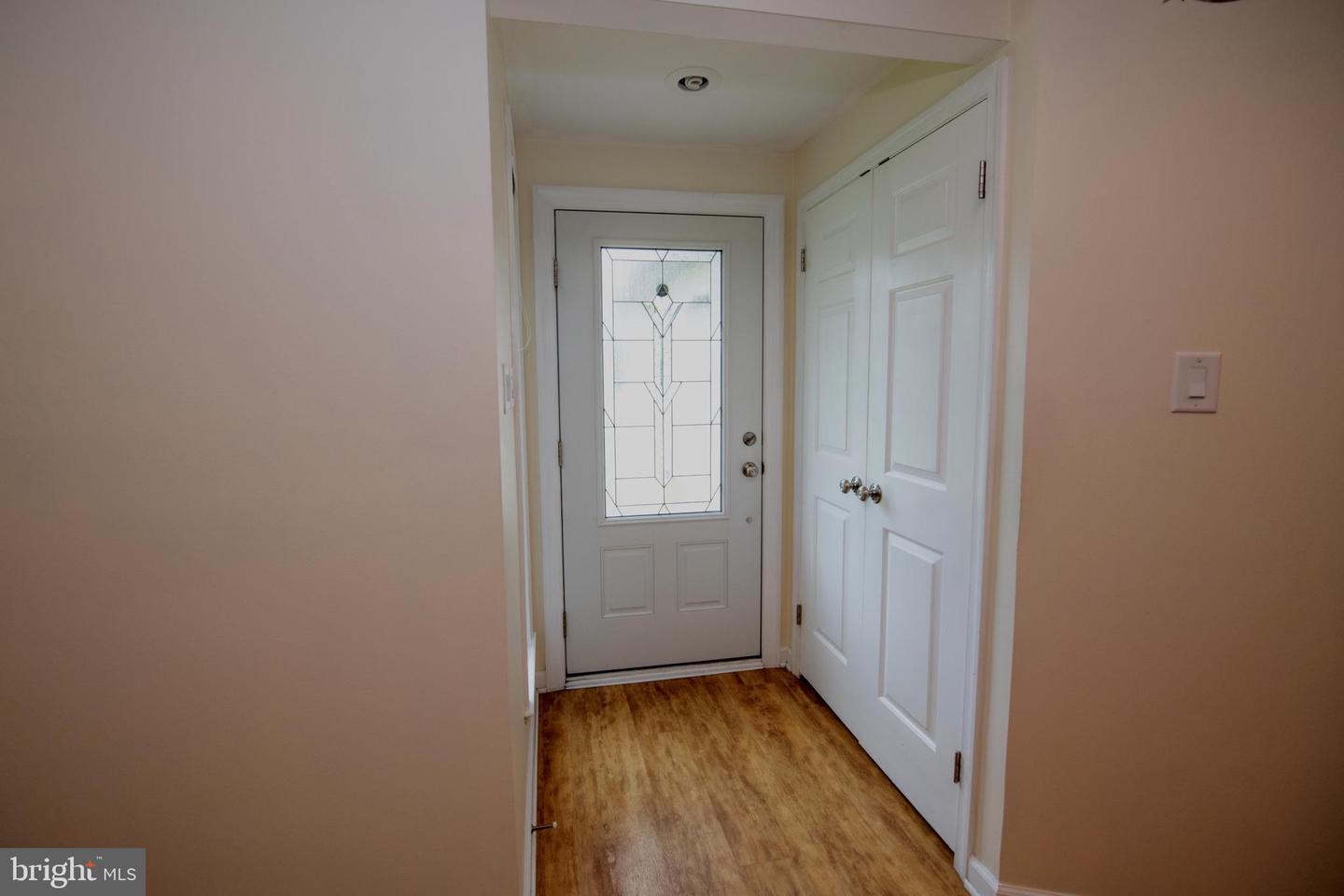 744 Newbury Ct Property Photo 6