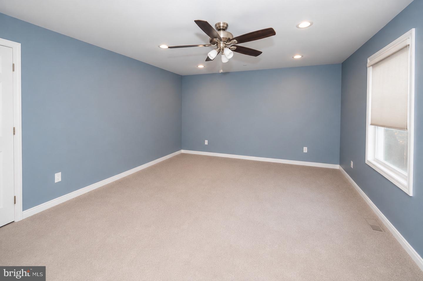 744 Newbury Ct Property Photo 30