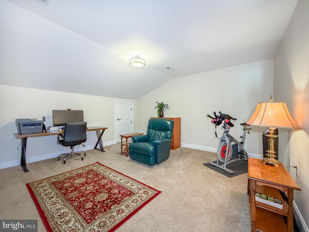 124 Thornhill Ln Property Photo 34