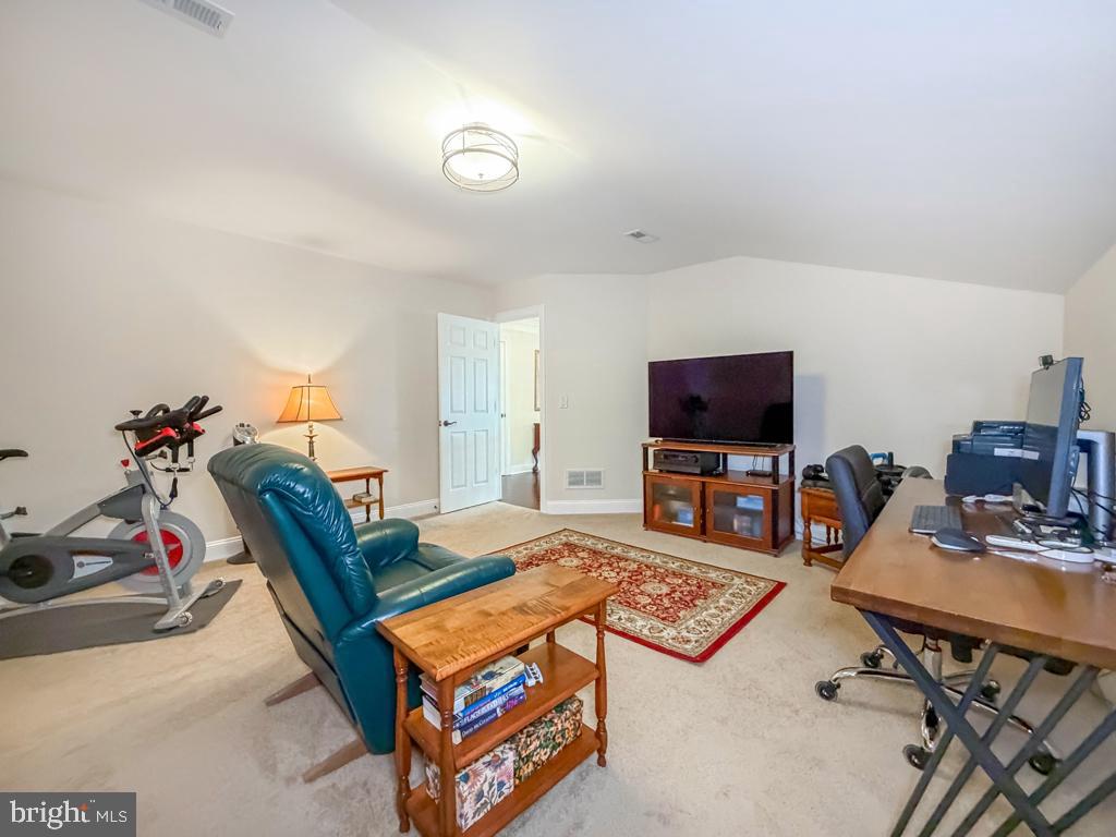 124 Thornhill Ln Property Photo 35