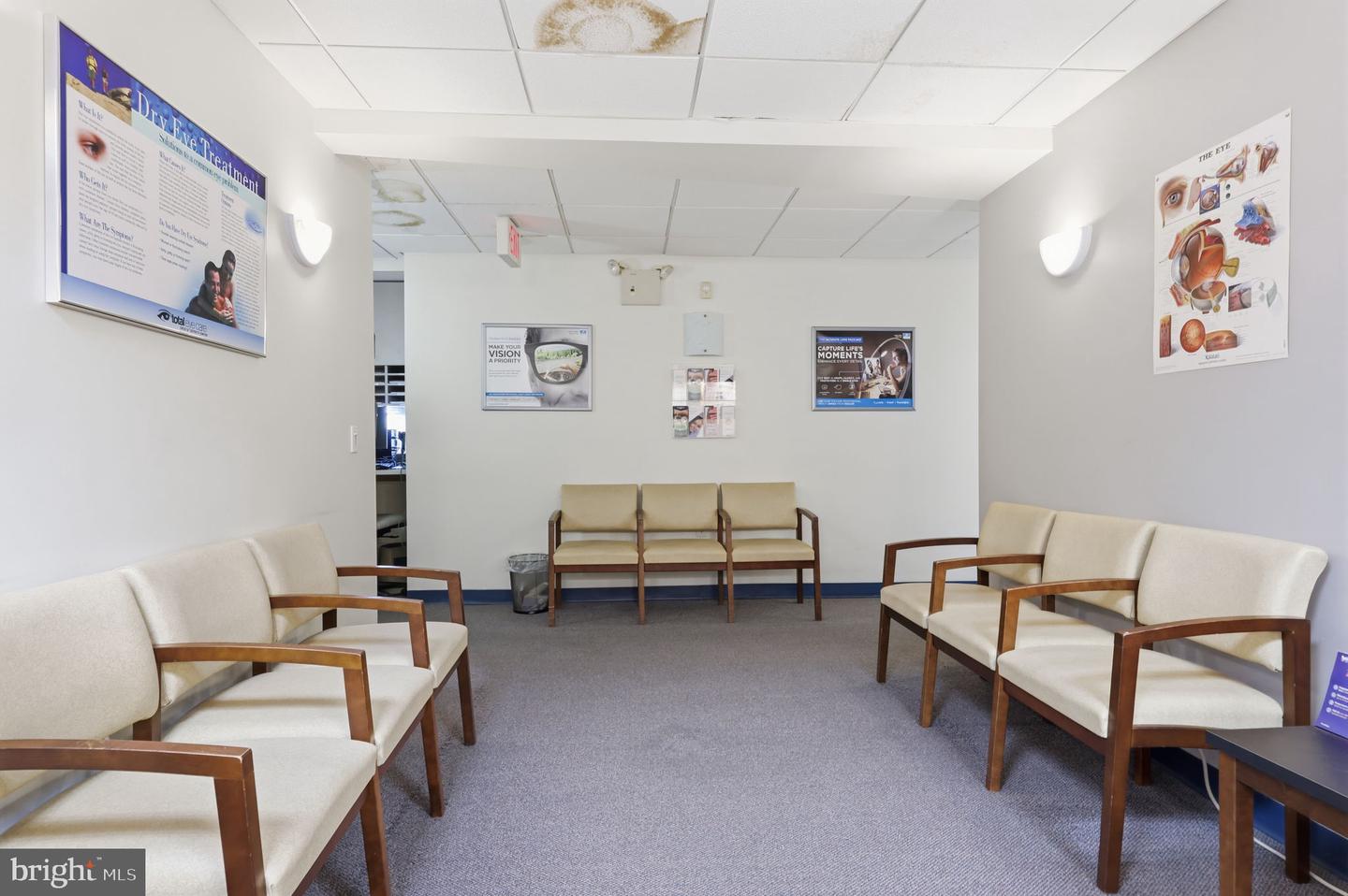 1568 Woodbourne Rd #1 Property Photo 18