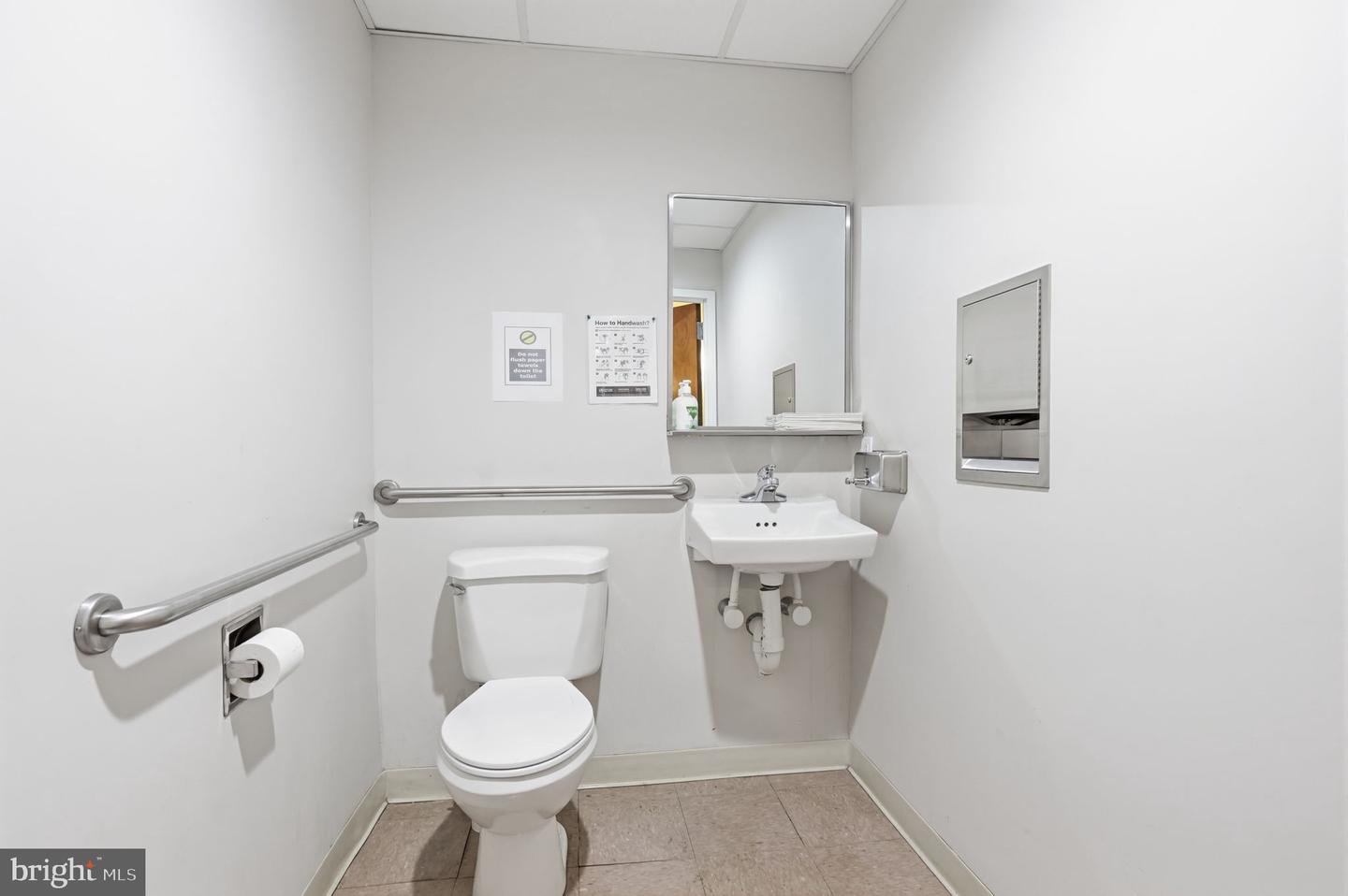 1568 Woodbourne Rd #1 Property Photo 35