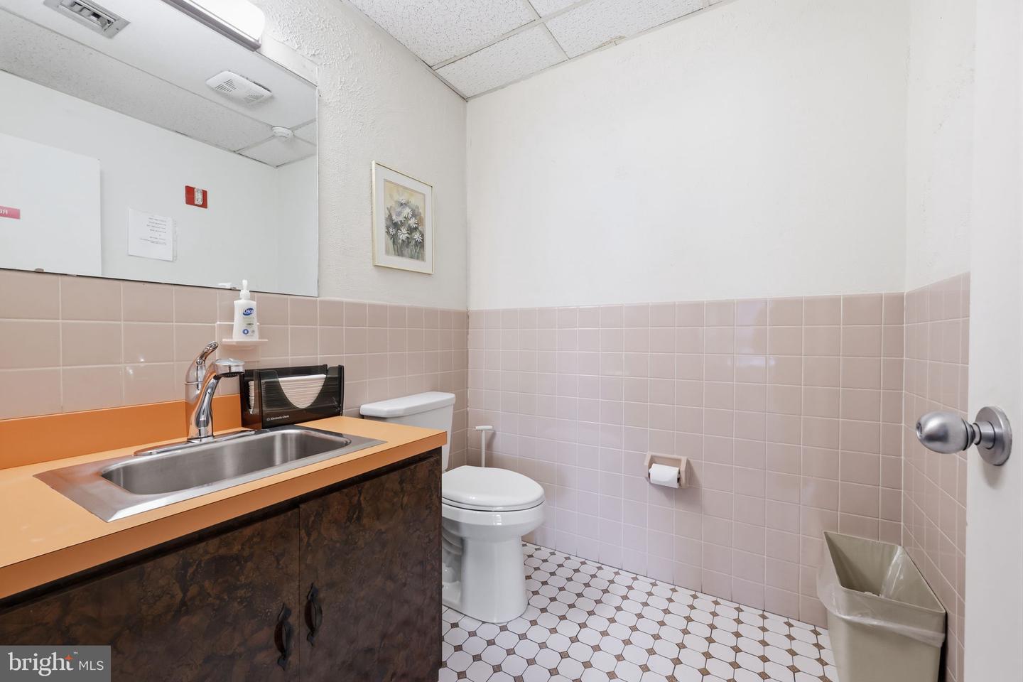 1568 Woodbourne Rd #1 Property Photo 61
