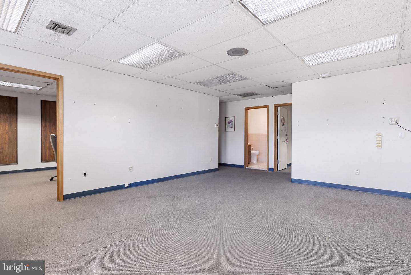 1568 Woodbourne Rd #1 Property Photo 69