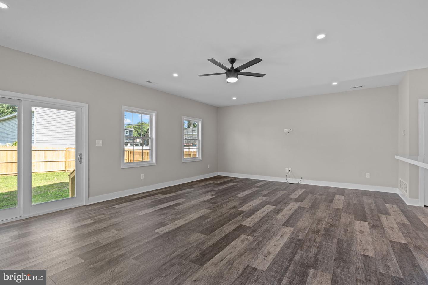 1020 Anne Street Property Photo 3