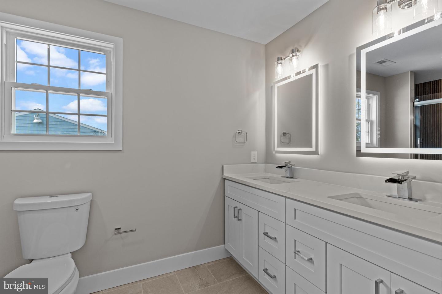 1020 Anne Street Property Photo 5