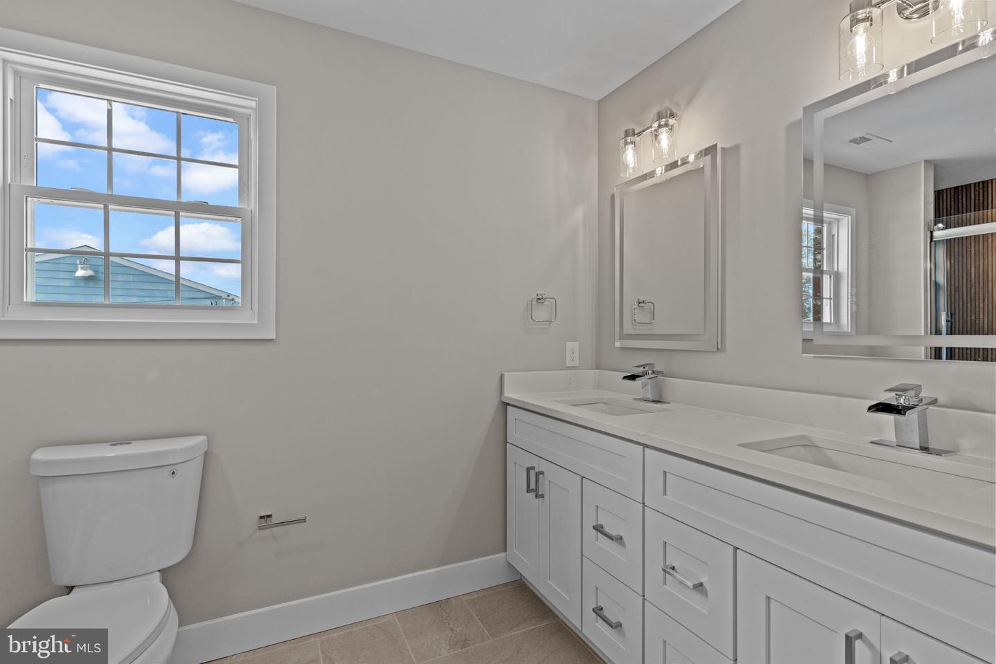1020 Anne Street Property Photo 32