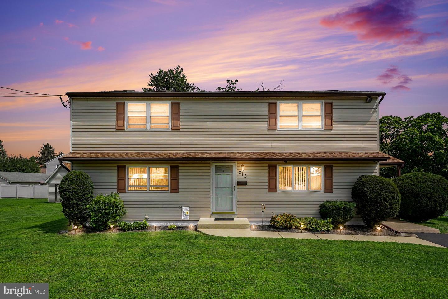215 MAPLE ST
