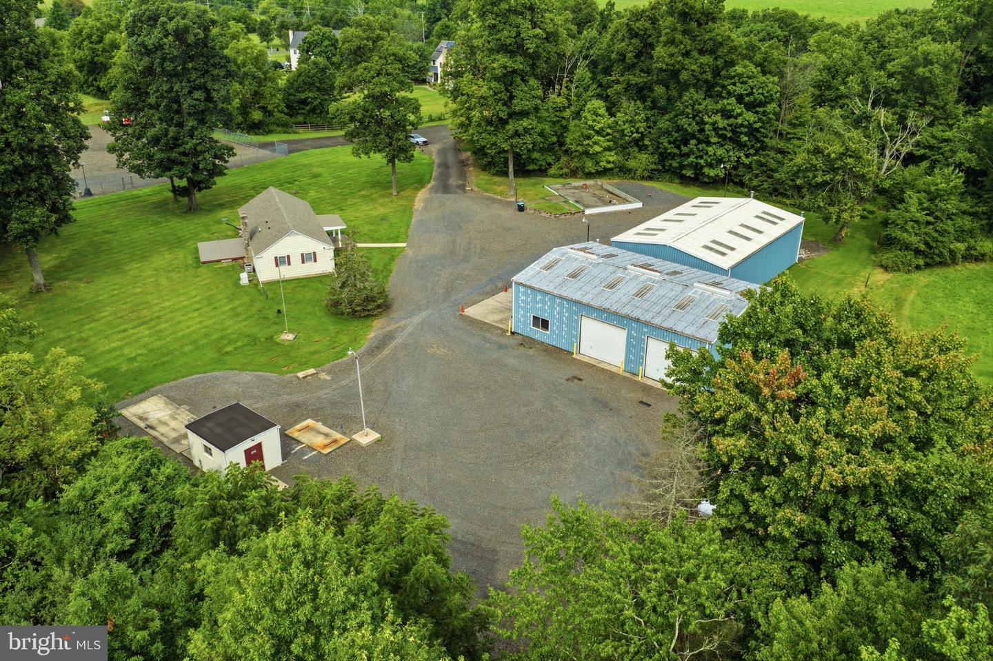 563 Deep Run Rd Property Photo 3