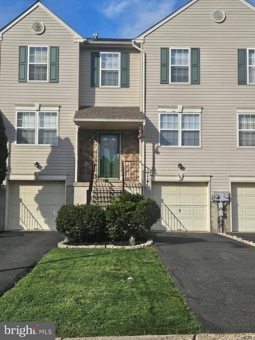 163 STRAWBERRY LN