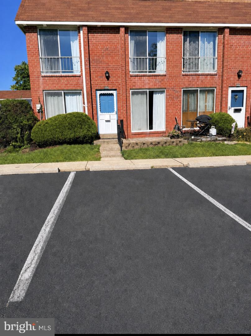 114 LEXINGTON CT Property Photo 1