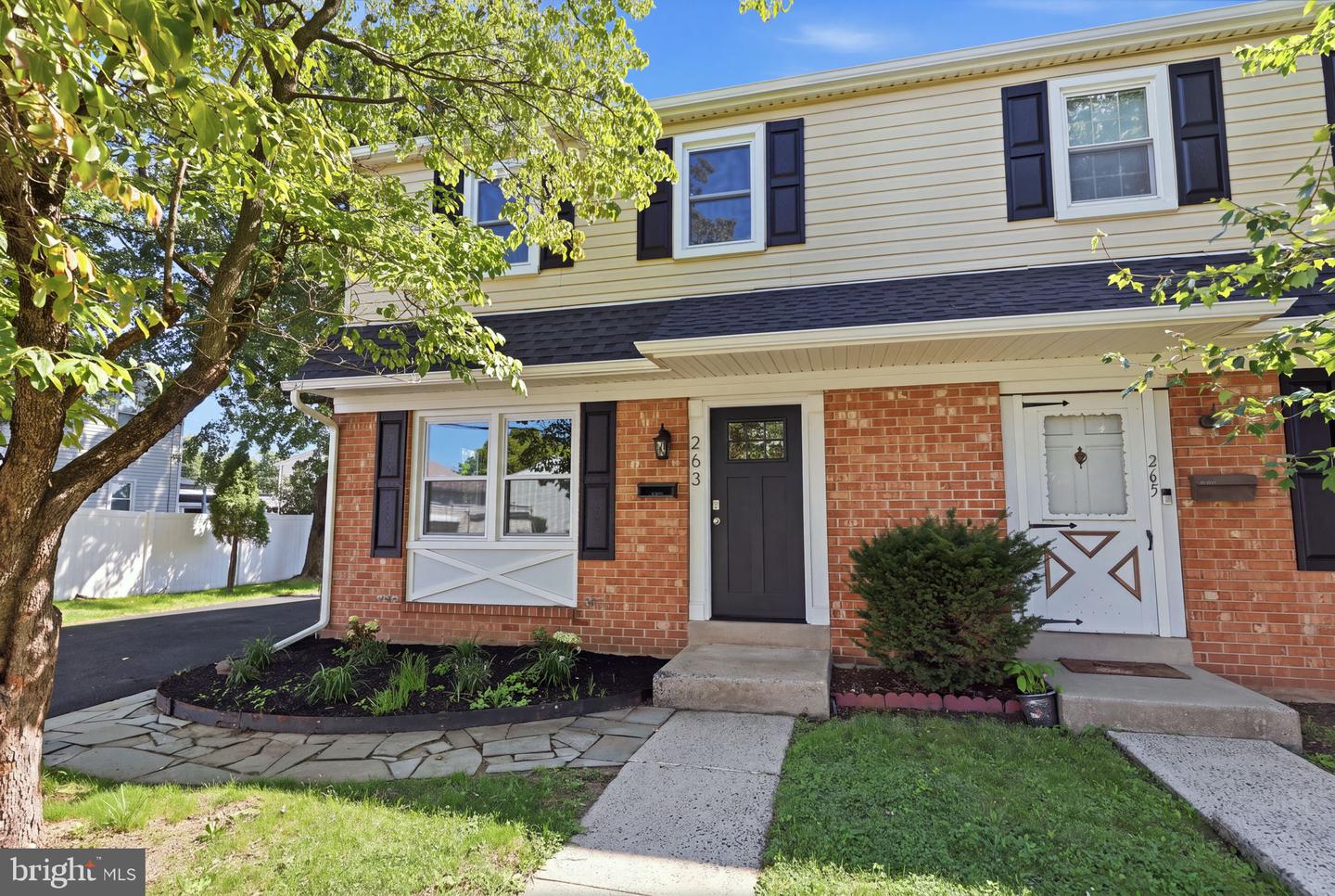 263 N Penrose St Property Photo 1