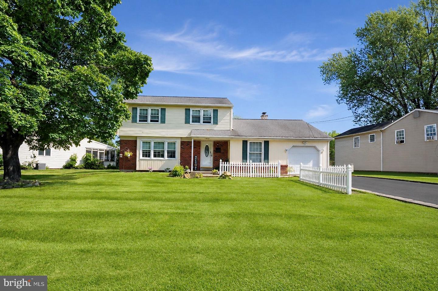 1091 Log College Dr Property Photo 1