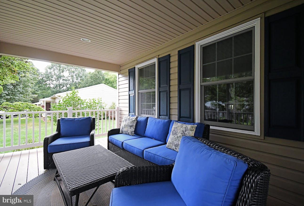 2142 Sunrise Way Property Photo 5