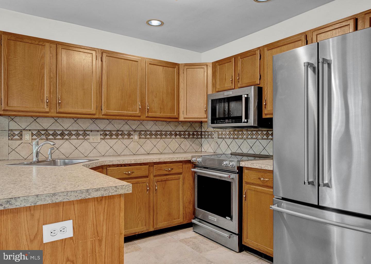 8006 Spruce Mill Dr Property Photo 6