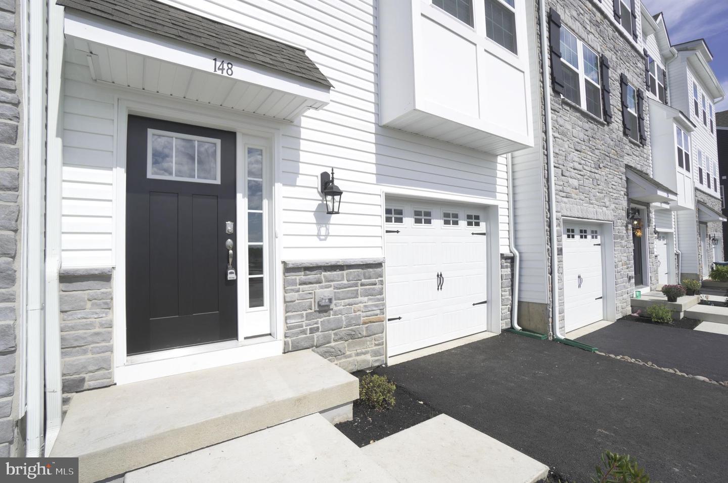 148 Bell Ct Property Photo 3