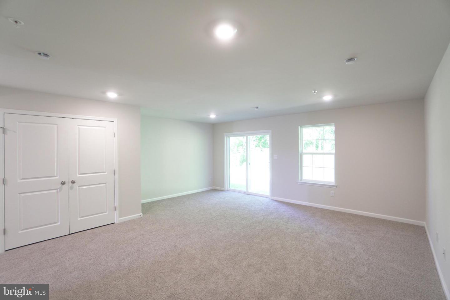 148 Bell Ct Property Photo 5