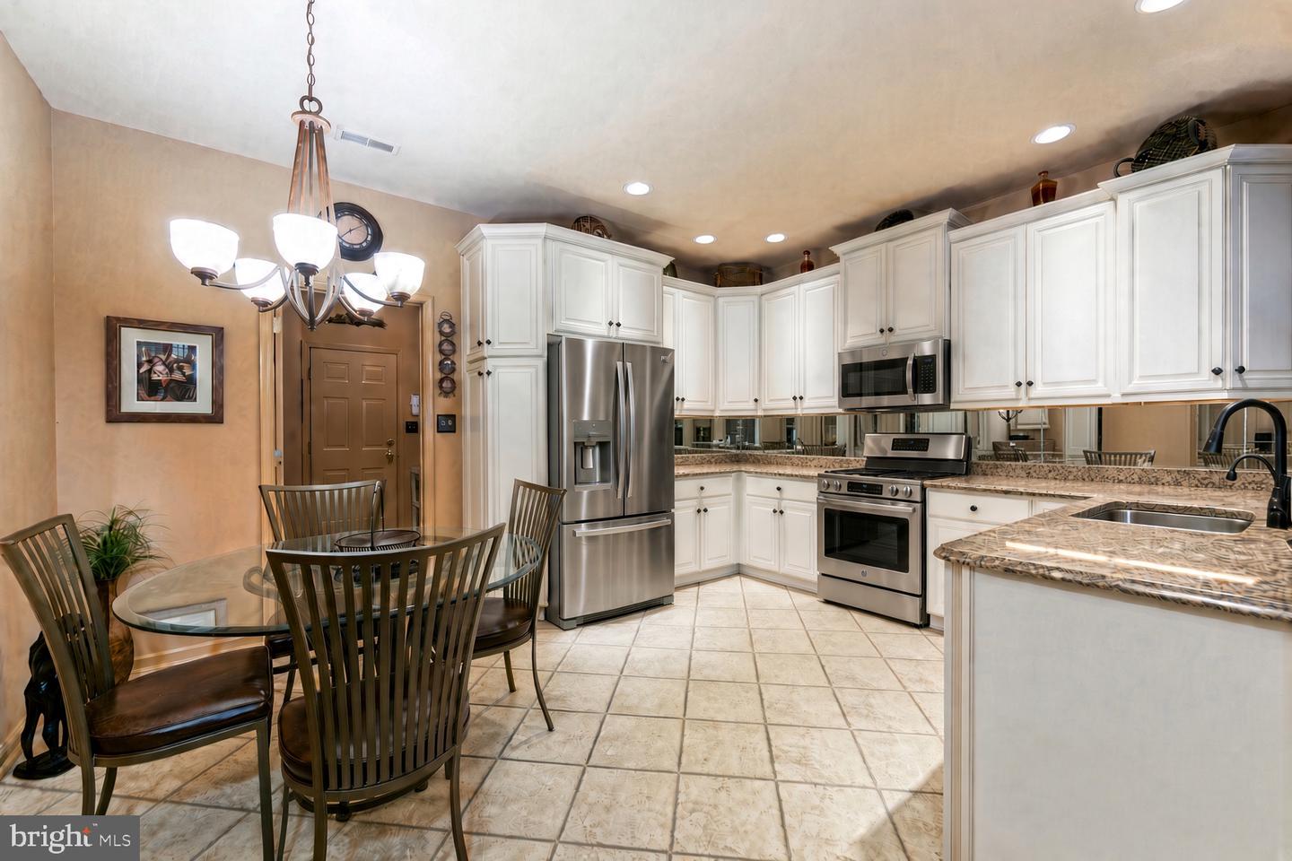 38 Shady Brook Dr #66 Property Photo 3