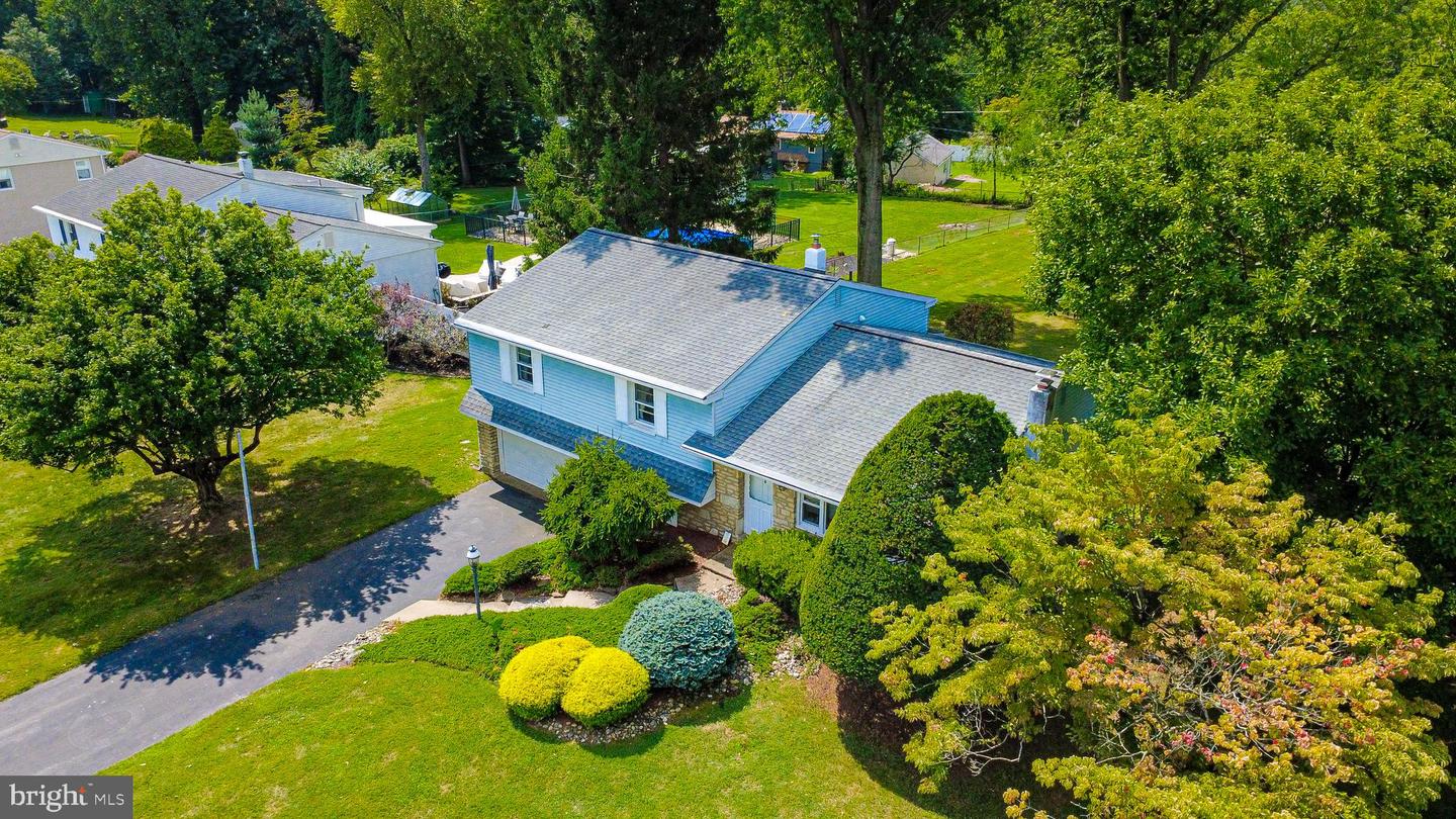 250 Stratford Dr Property Photo 1