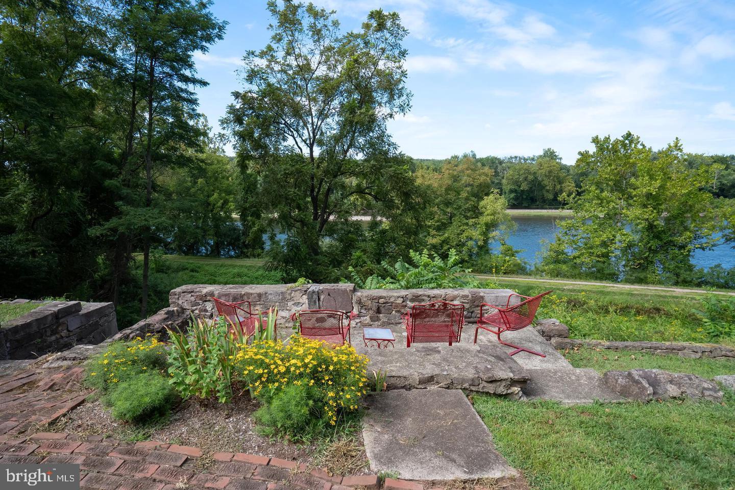 3596 River Rd Property Photo 4