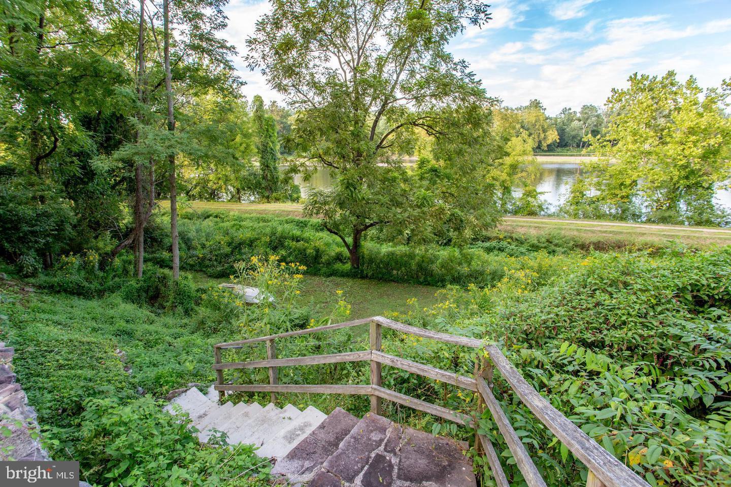 3596 River Rd Property Photo 10