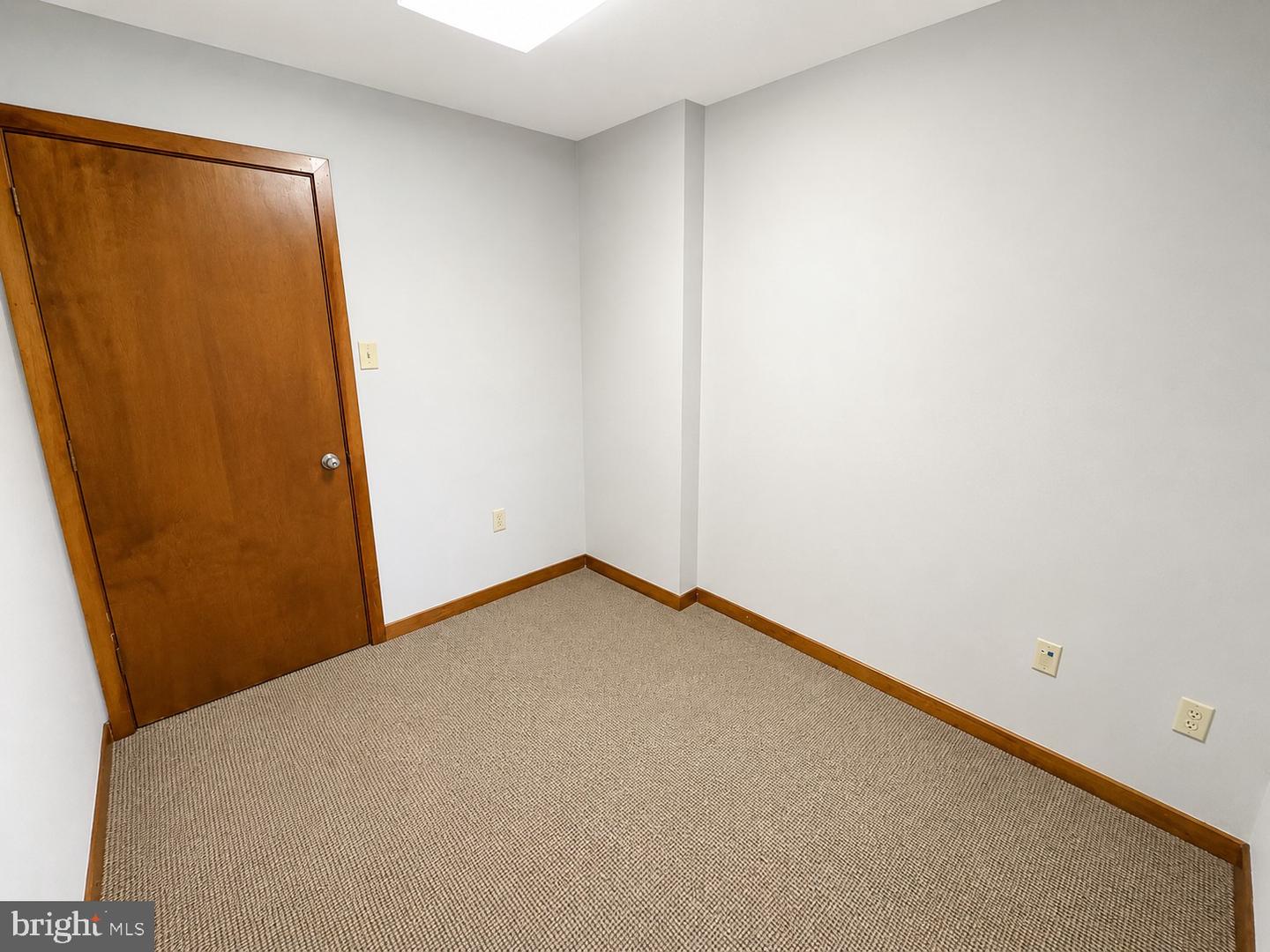 300 Middletown Blvd #102 Property Photo 14