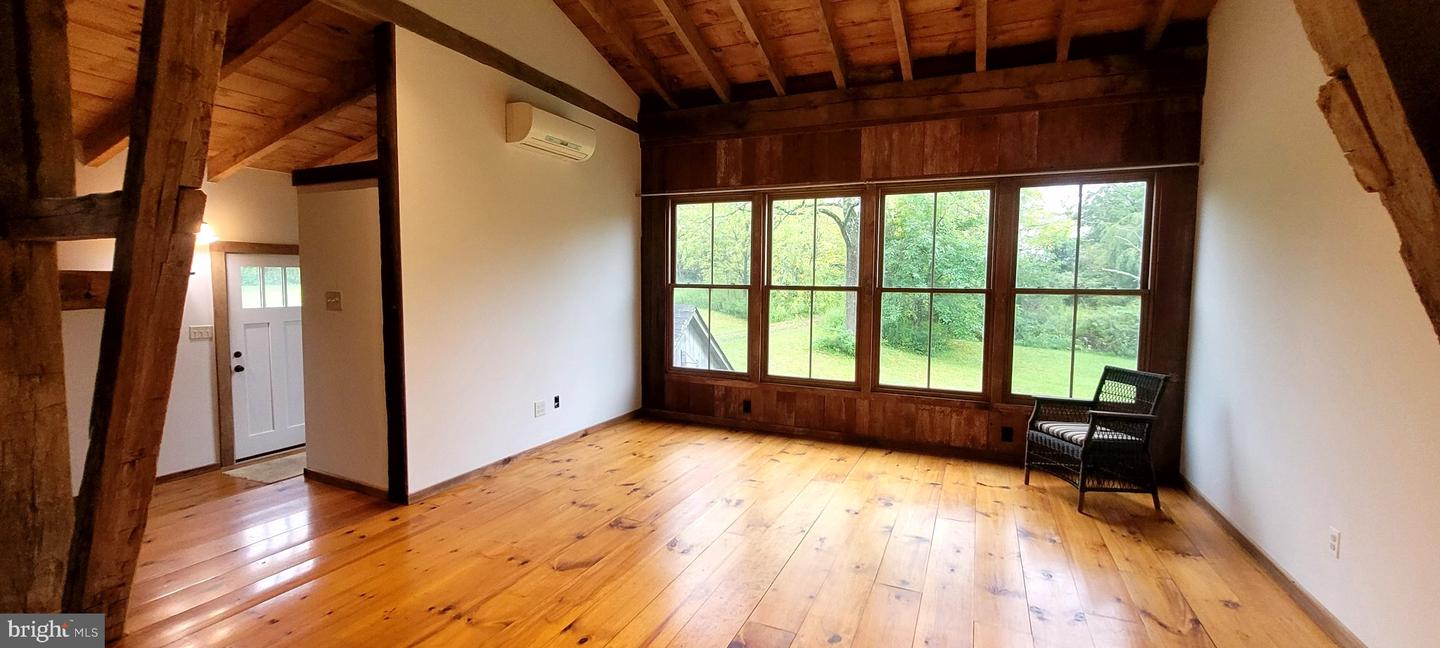 4989 Valley Park Rd #barn Apartment Property Photo 2