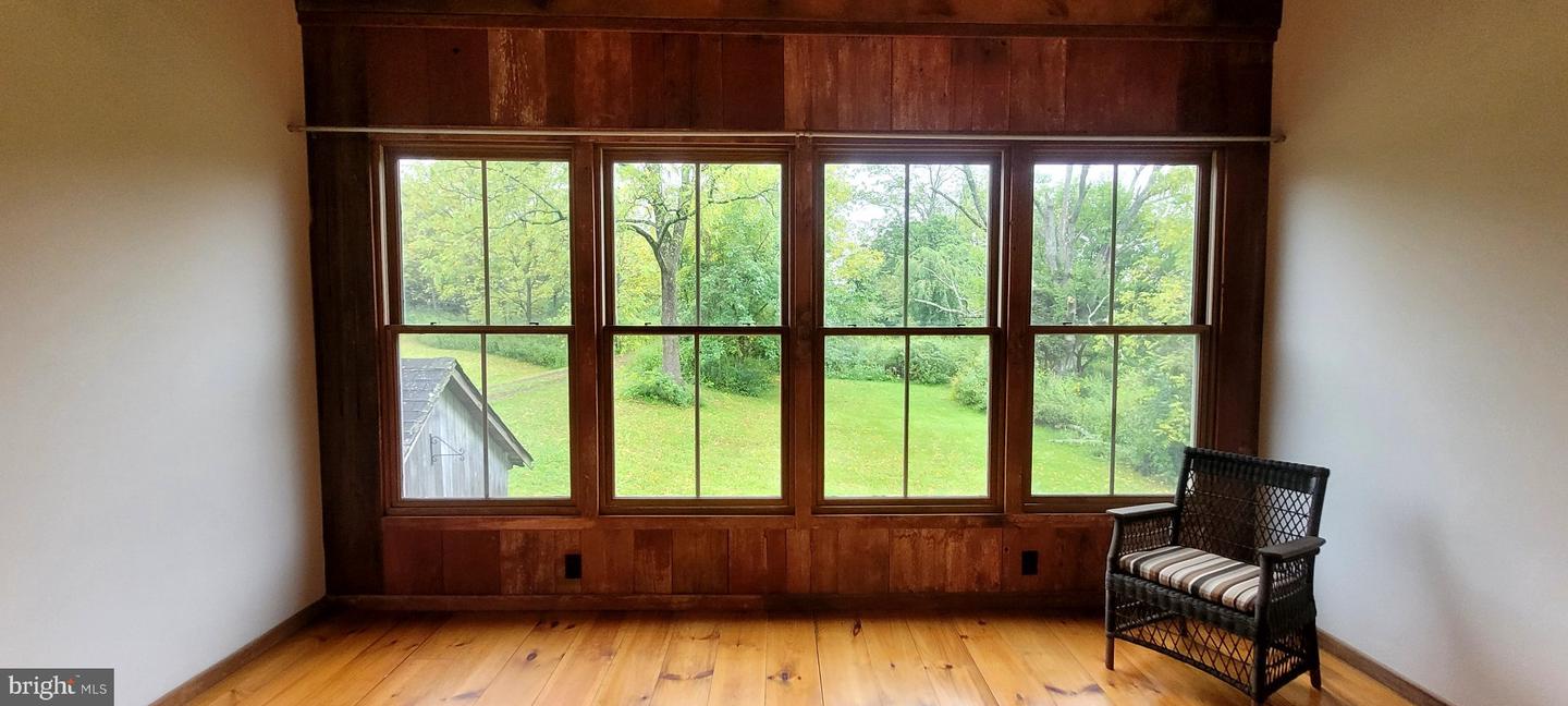 4989 Valley Park Rd #barn Apartment Property Photo 3
