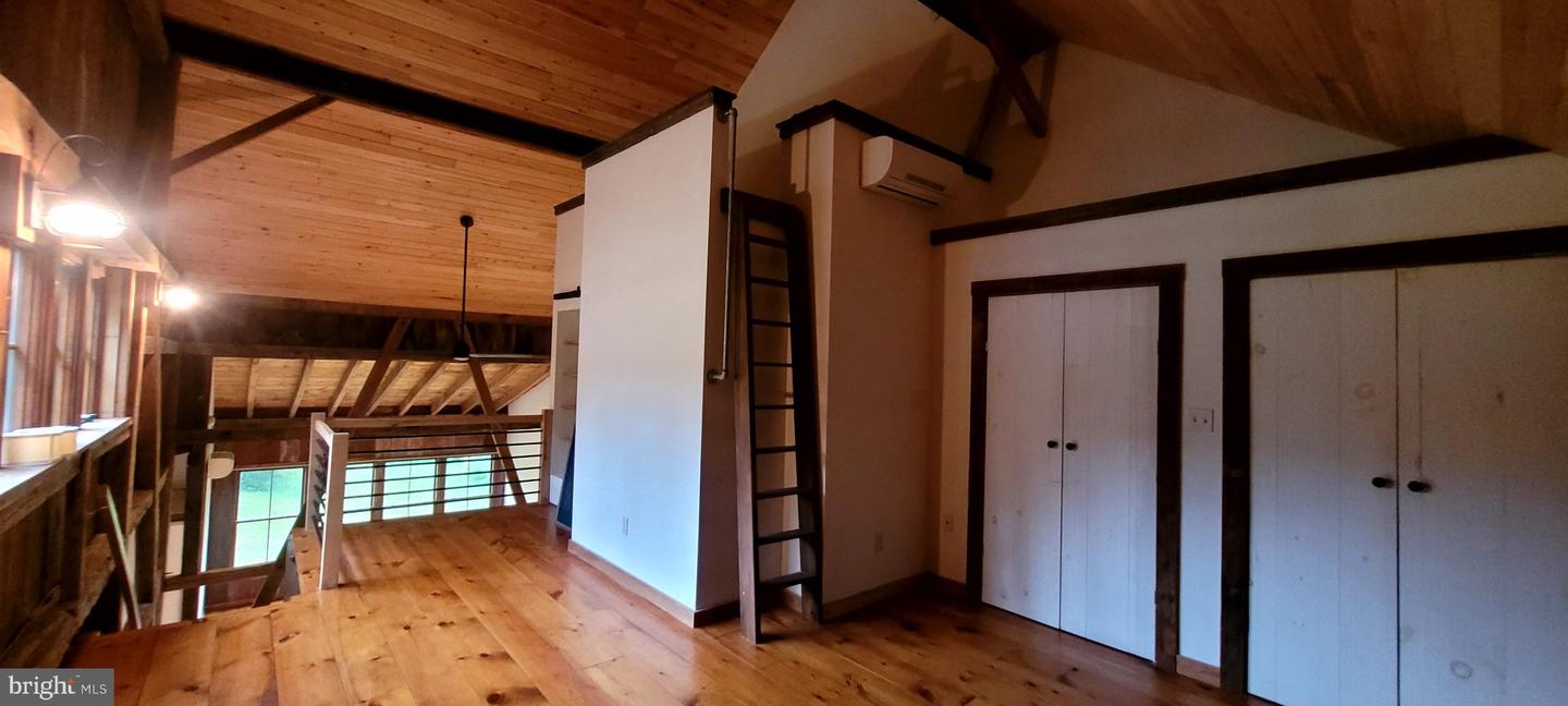 4989 Valley Park Rd #barn Apartment Property Photo 10