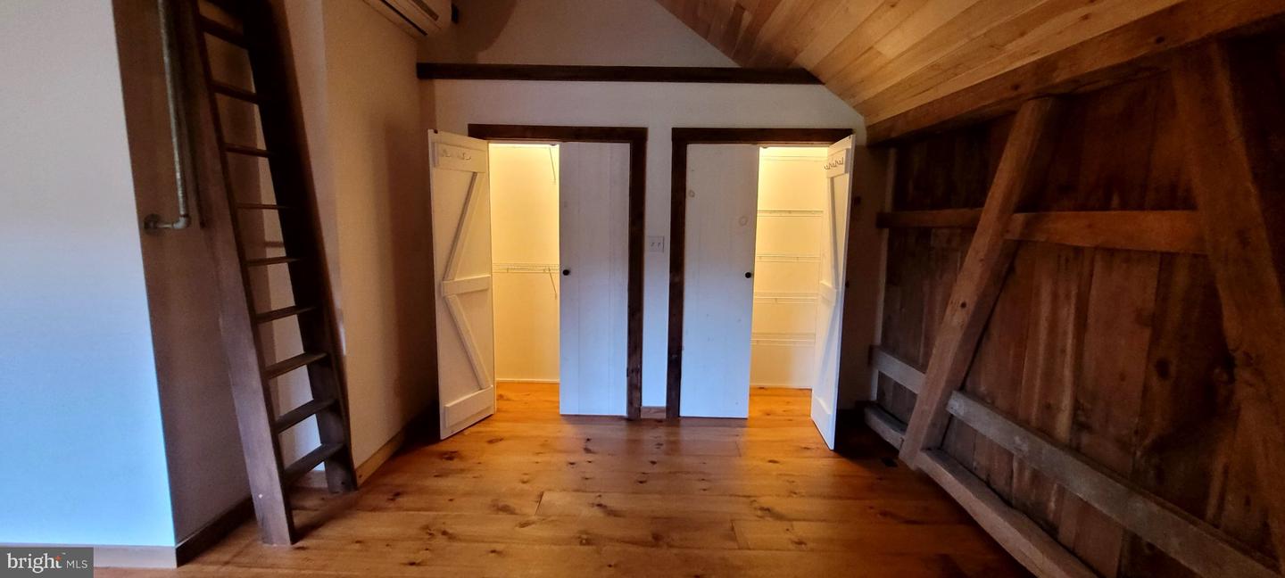 4989 Valley Park Rd #barn Apartment Property Photo 11