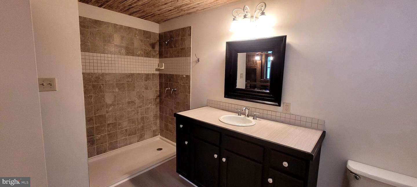 4989 Valley Park Rd #barn Apartment Property Photo 12