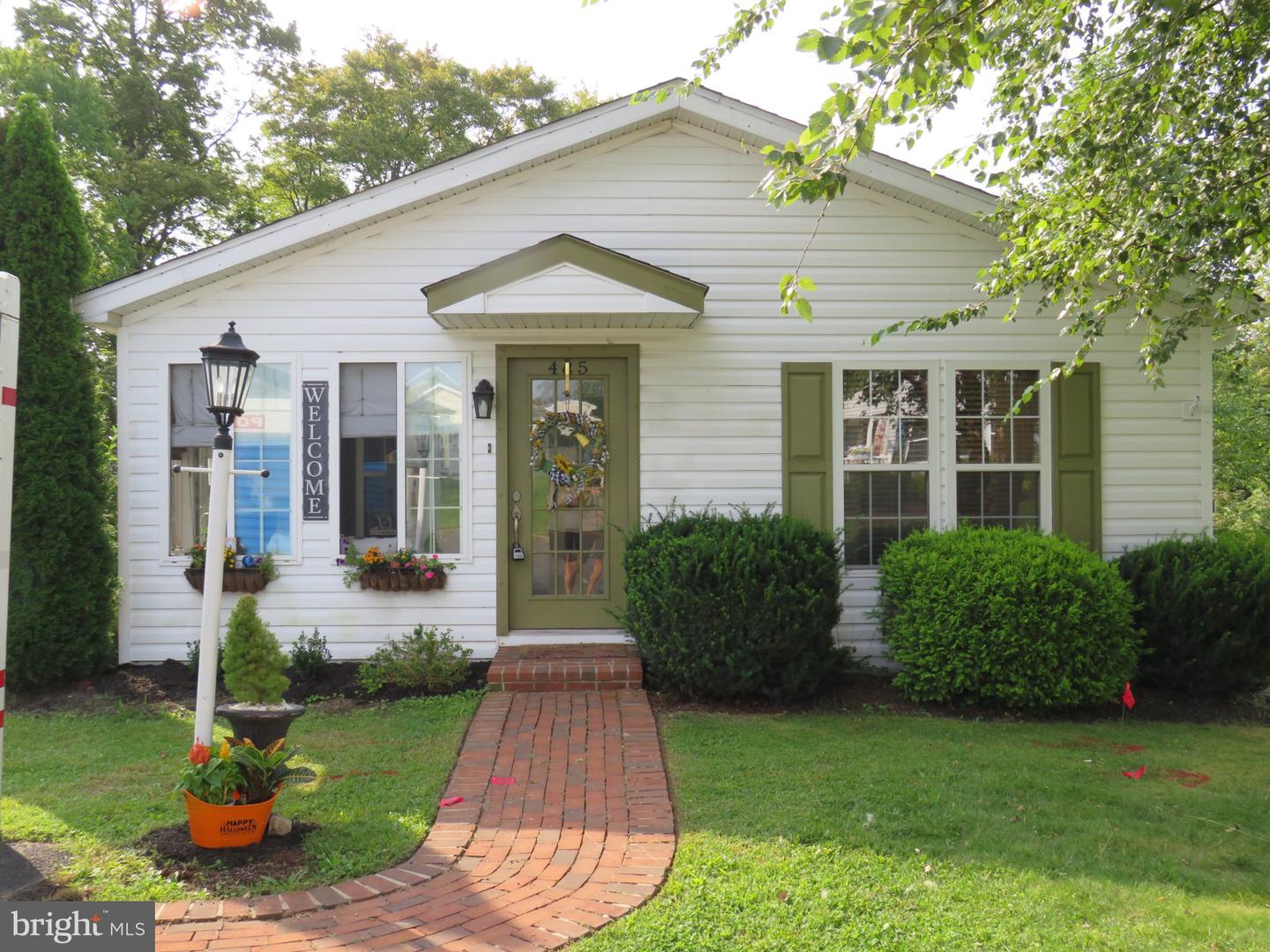 485 Goldenrod Xing W Property Photo 1