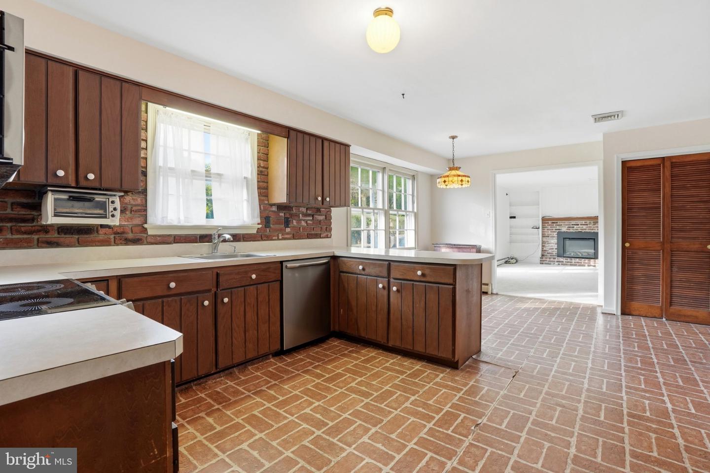 24 Sunnybrook Dr Property Photo 11