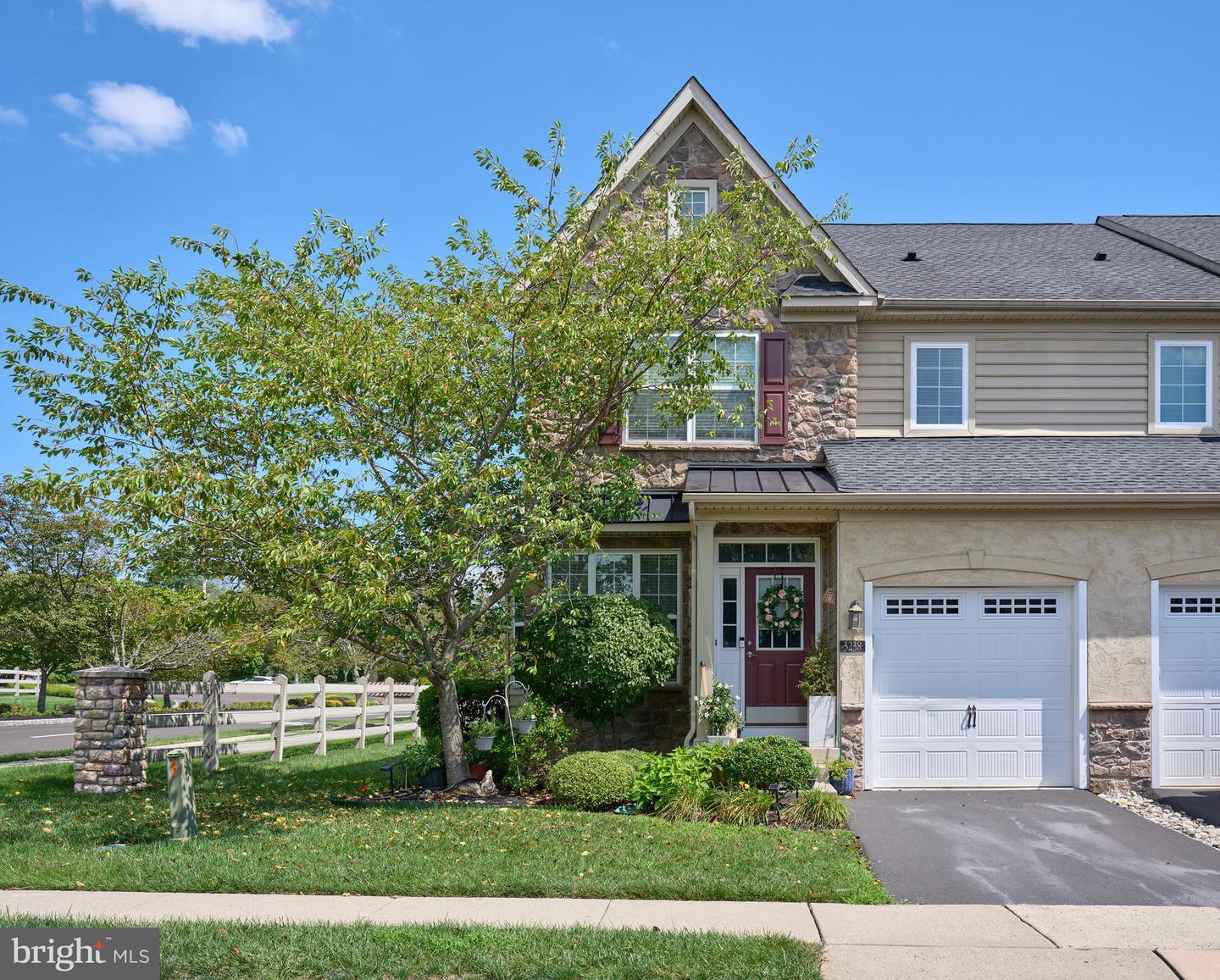 3238 WATERSTONE CT #199 Property Photo 1