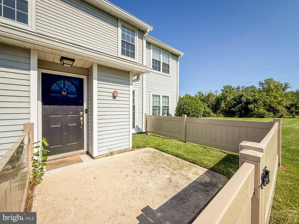 94 Stockton Ct Property Photo 3