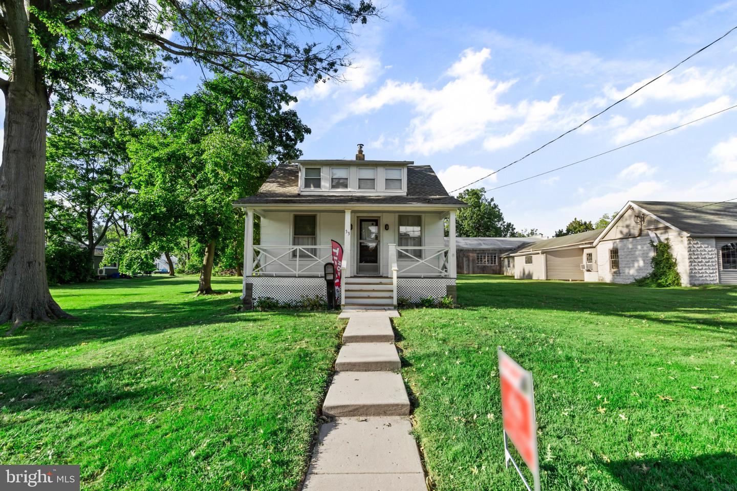 33 Williamson Ave Property Photo 1