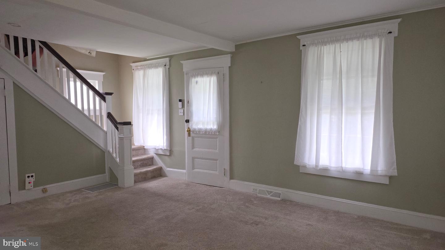 33 Williamson Ave Property Photo 2