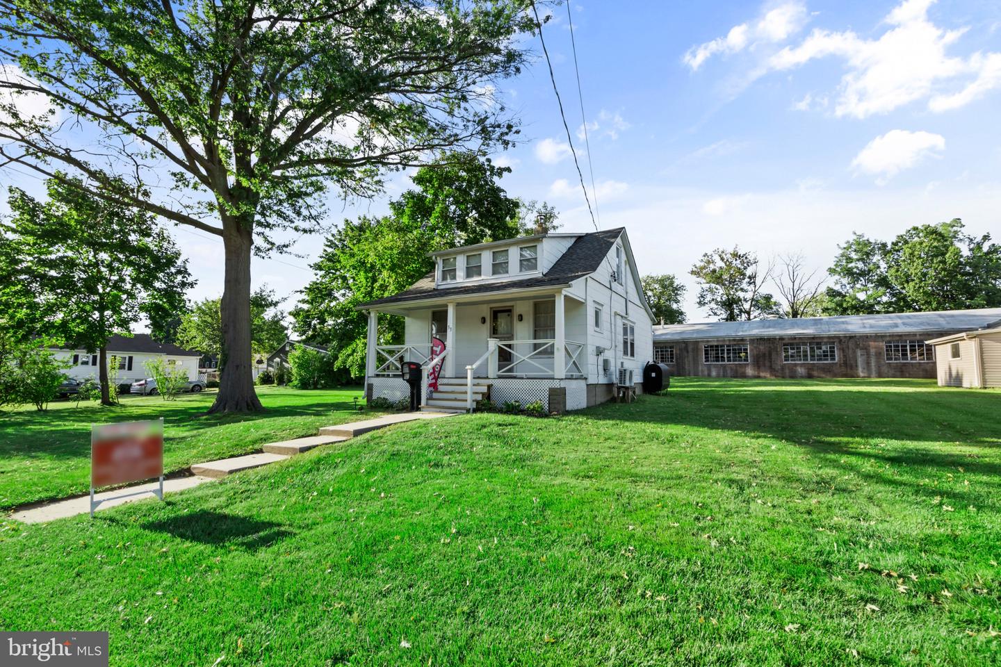33 Williamson Ave Property Photo 2