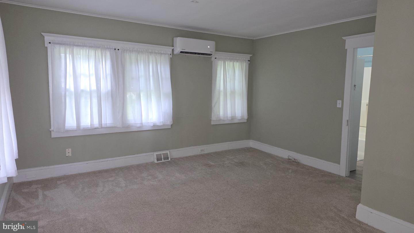 33 Williamson Ave Property Photo 3