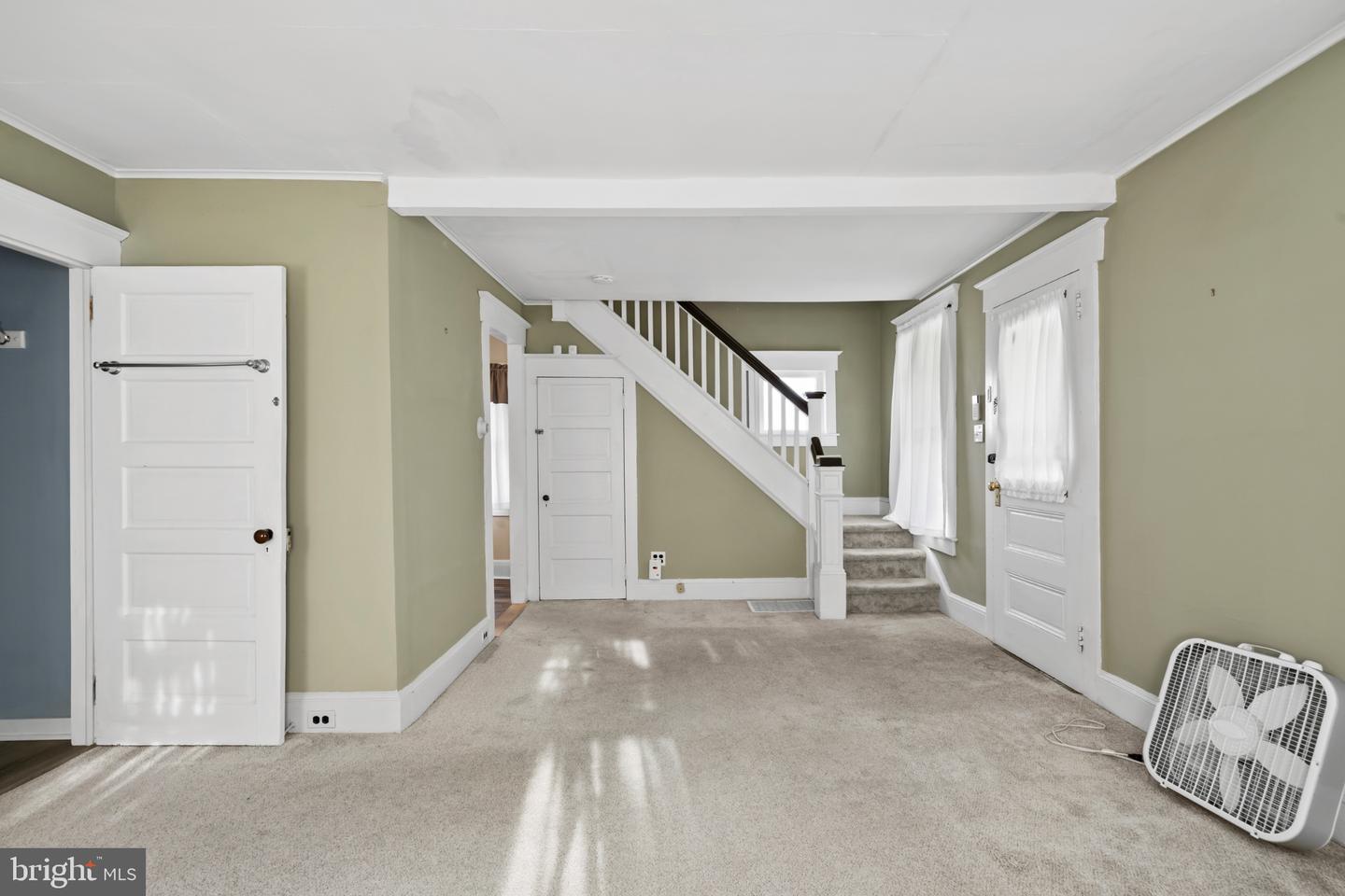 33 Williamson Ave Property Photo 4