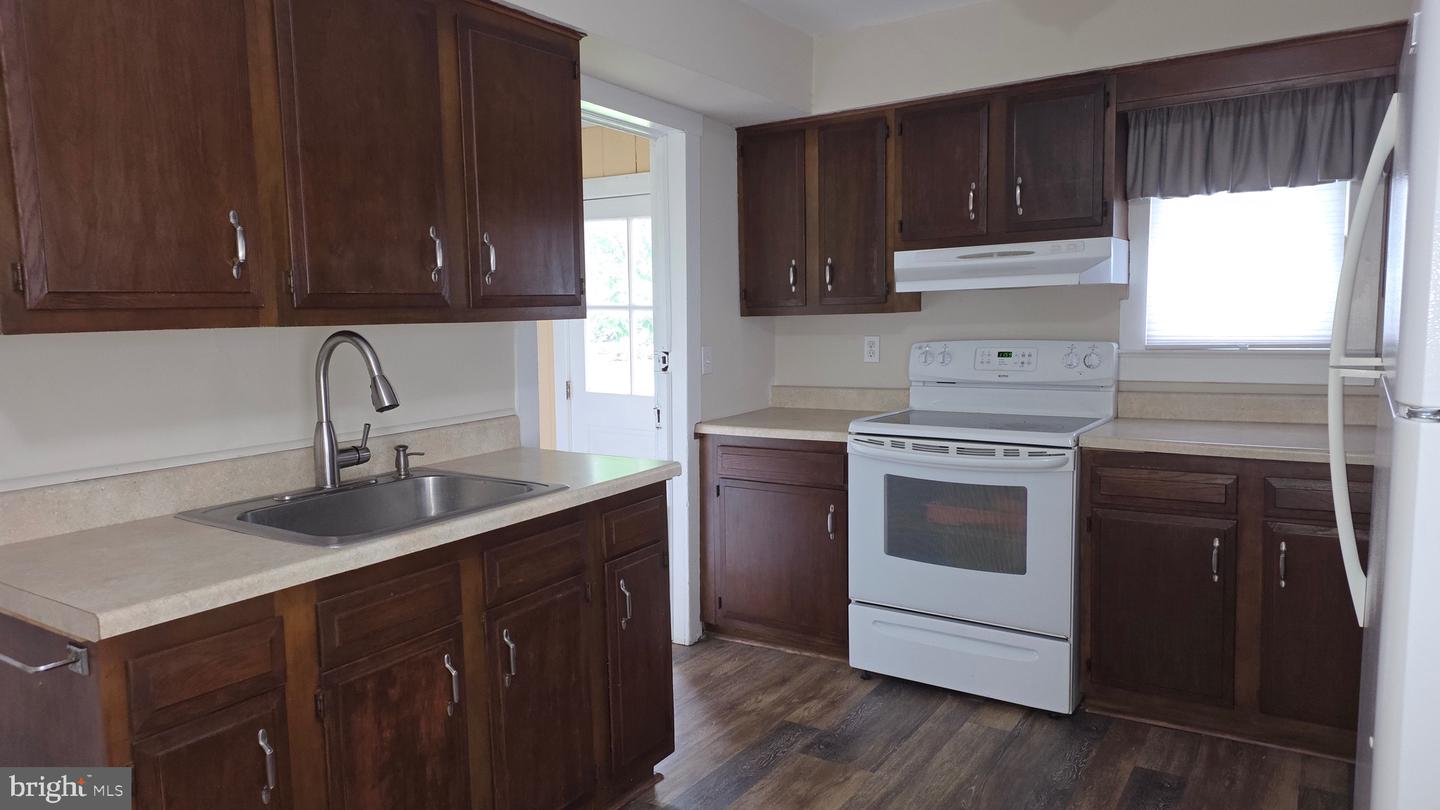 33 Williamson Ave Property Photo 6