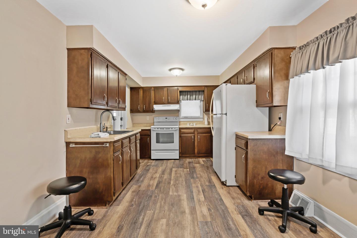 33 Williamson Ave Property Photo 6