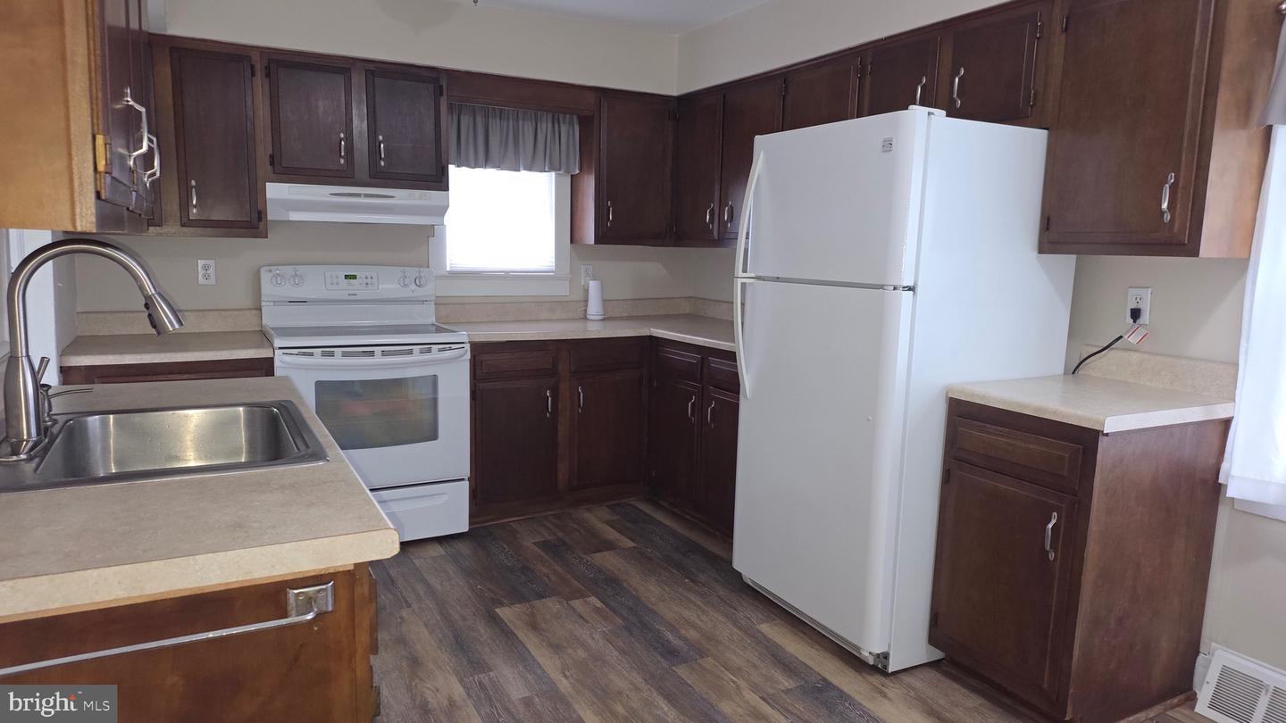 33 Williamson Ave Property Photo 8