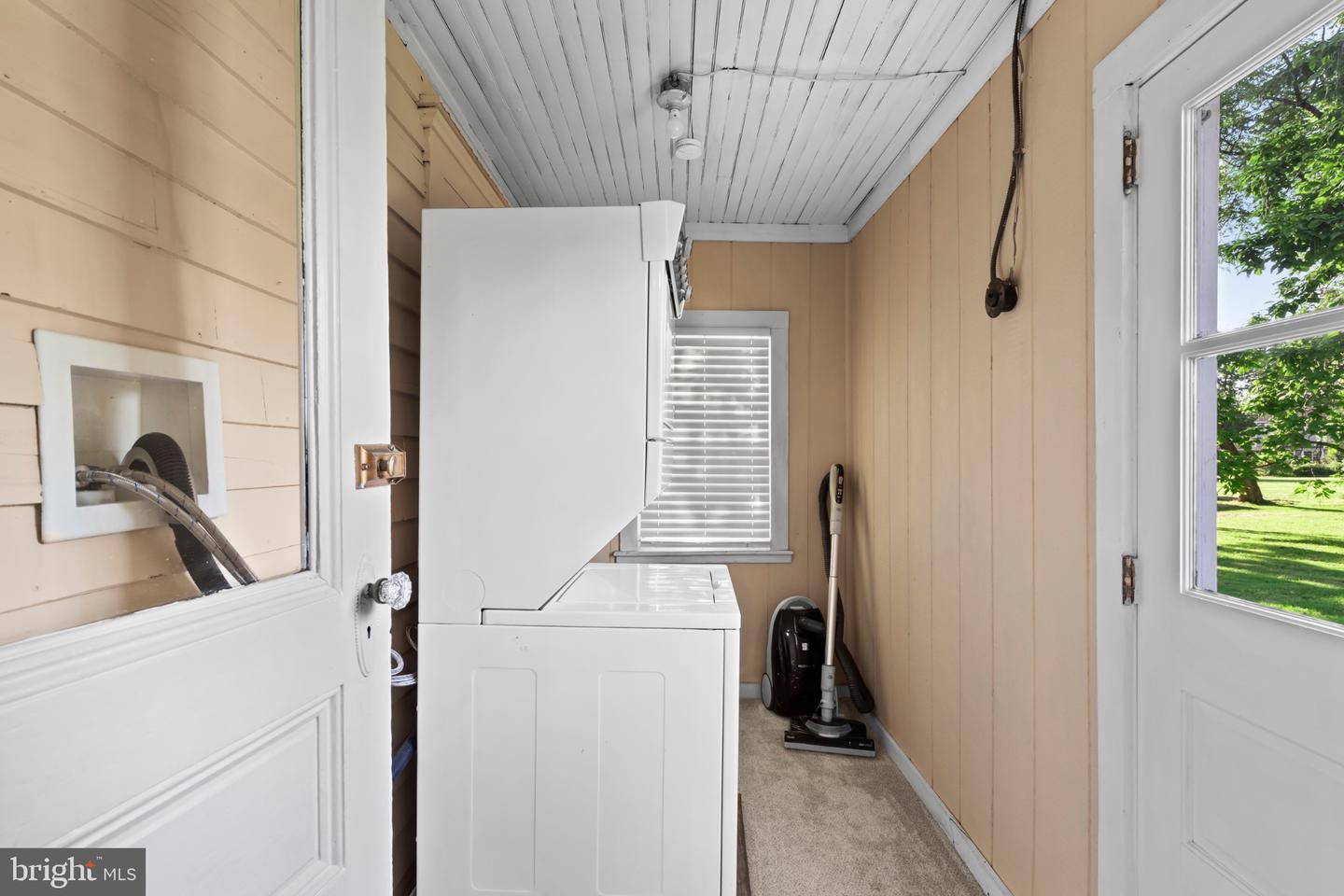 33 Williamson Ave Property Photo 8