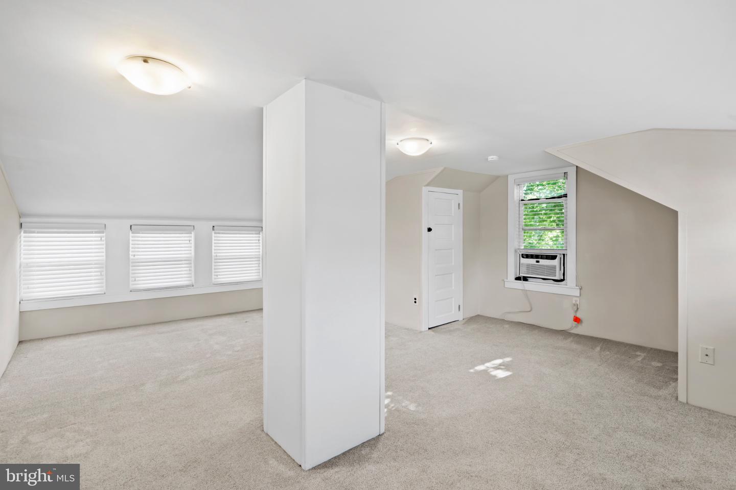 33 Williamson Ave Property Photo 11