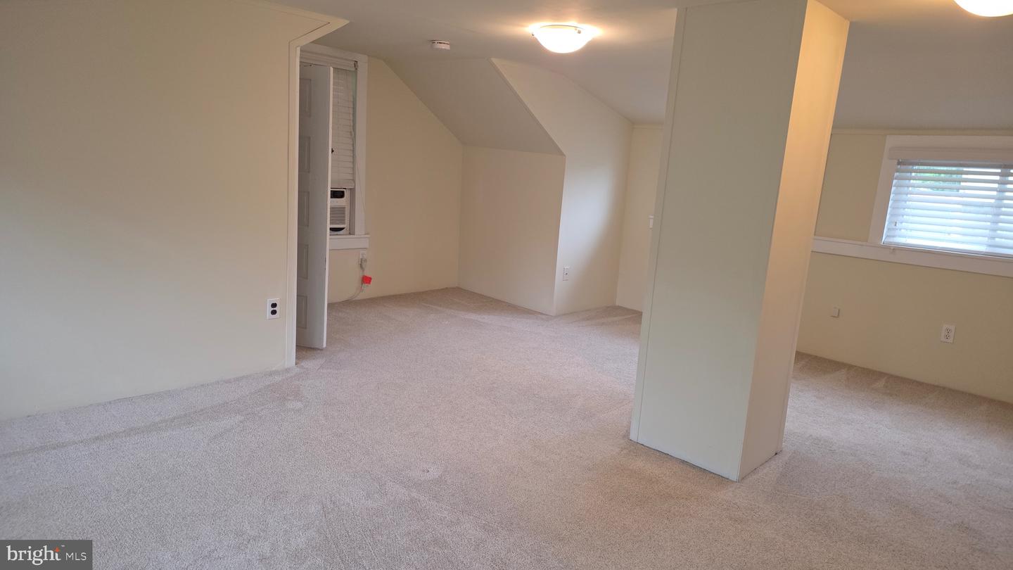 33 Williamson Ave Property Photo 12