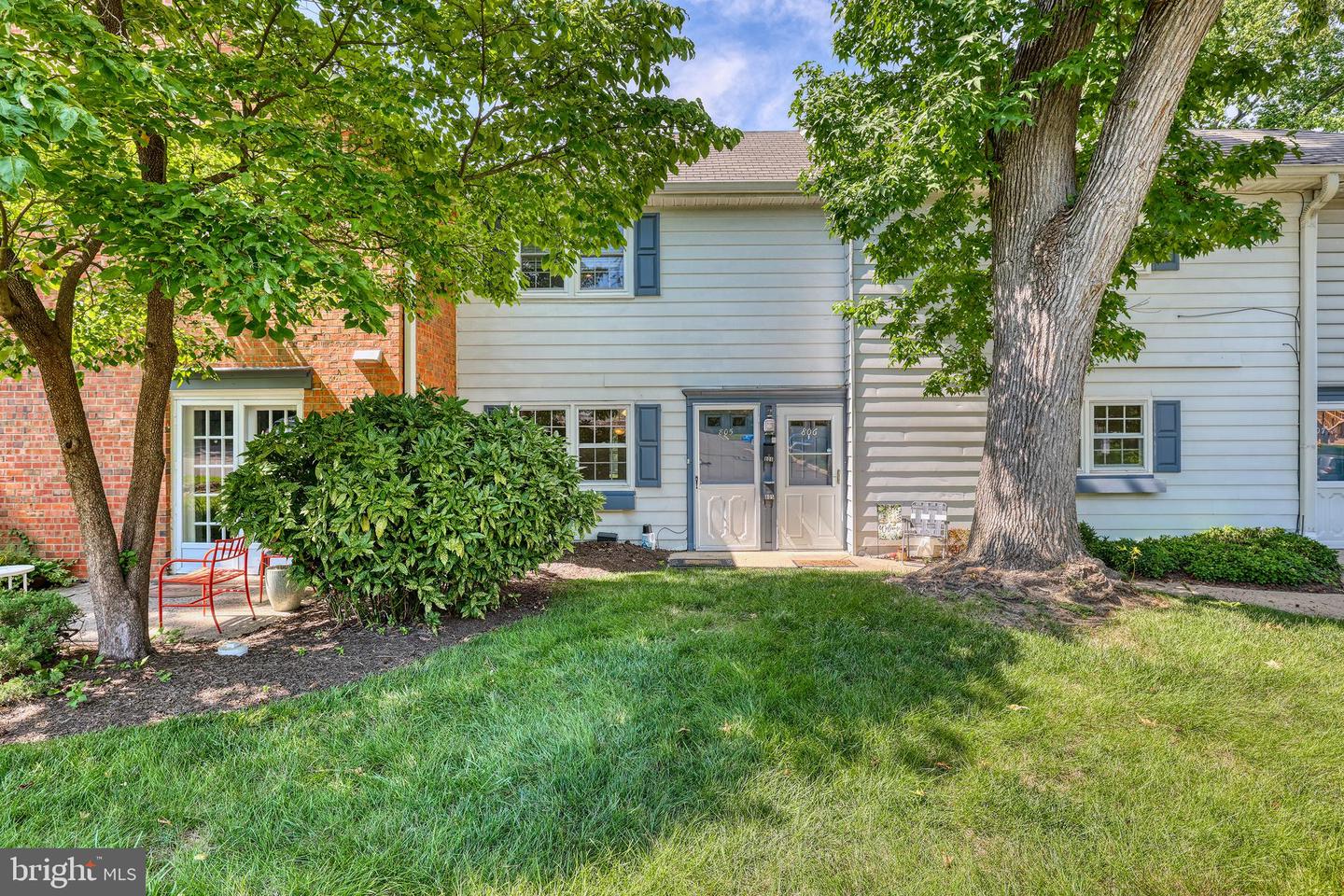 805 YARDLEY COMMONS Property Photo 1