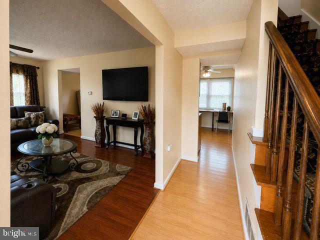 4626 Murray St Property Photo 3